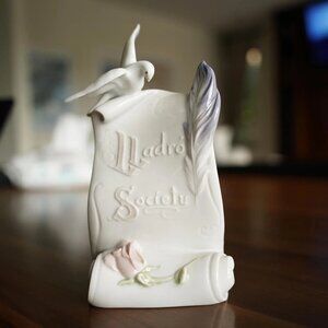 1998 LLADRO SOCIETY GLAZED PORCELAIN "ART BRINGS US TOGETHER" #7677